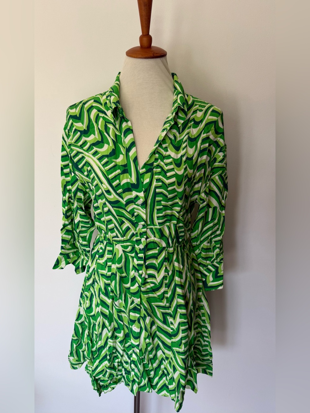 NWT Zara Green and White Abstract Print mini dress